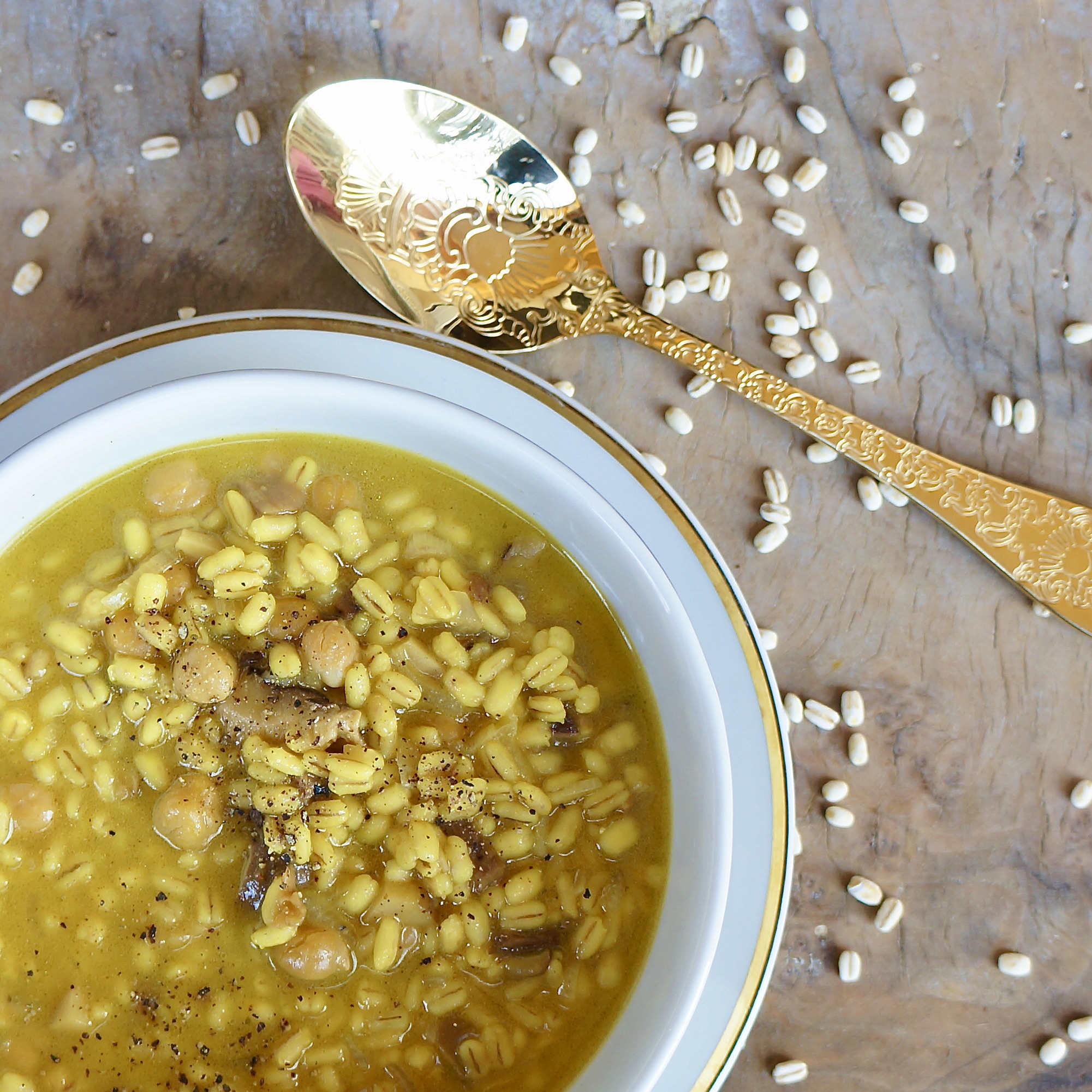 Minestra di farro con porcini e ceci — Toh! Magazine