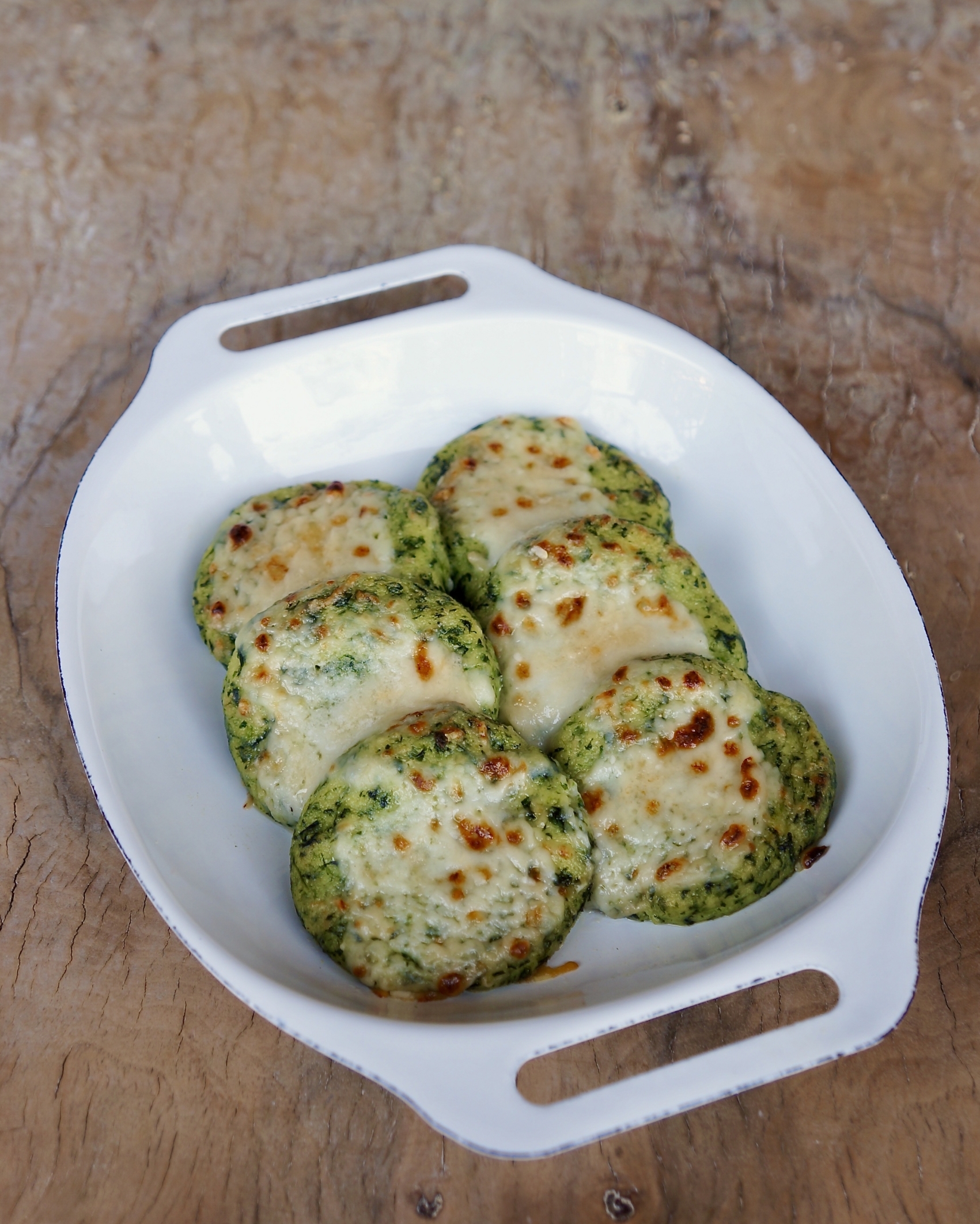 Gnocchi di semolino e spinaci con besciamella di topinambur