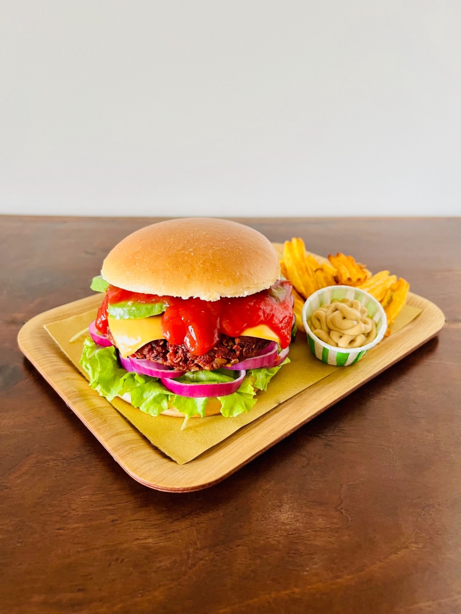 Burger succulento, di tempeh e barbabietola — Toh! Magazine